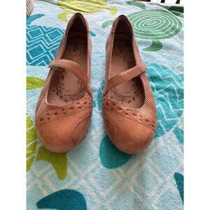 Taos Scamp Perforated Leather Mary Jane Flats Tan Size 9